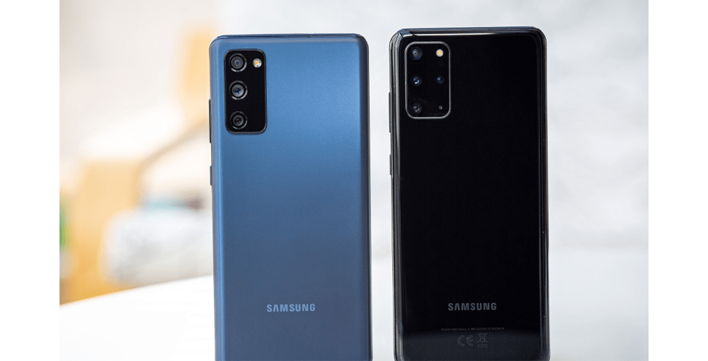 Samsung Galaxy S20 FE 5G (سمت چپ) در کنار Galaxy S20+