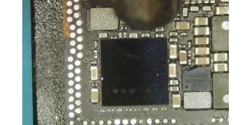 تعویض IC صدا گوشی آیفون ۱۱