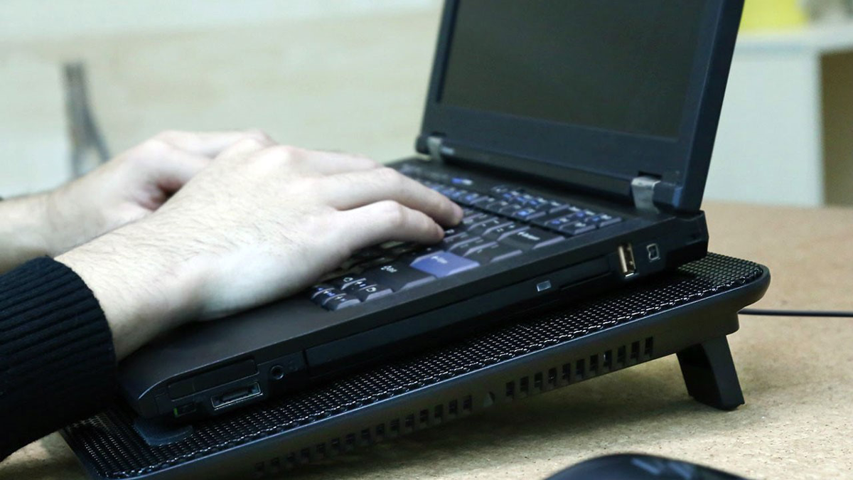 10 بهترین استند و پایه خنک کننده لب تاپ در بازار