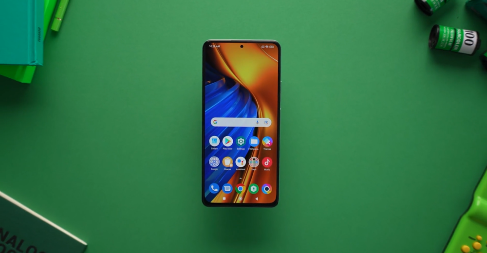 بررسی نمایشگر گوشی Poco F4 5G